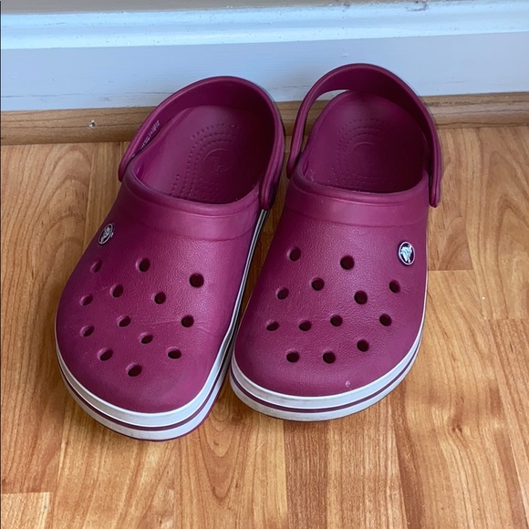 burgundy crocs